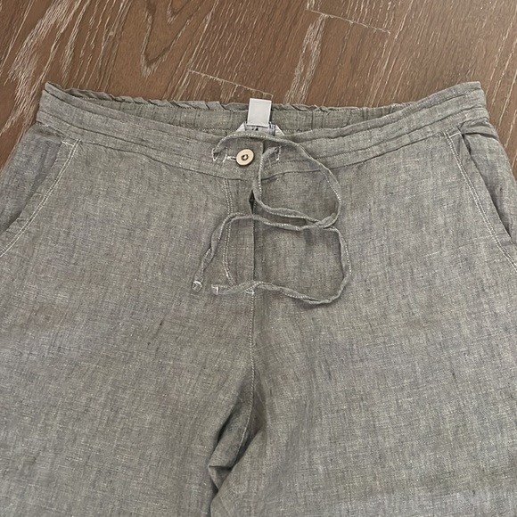 Tommy Bahama 100% linen pants. Cool & flowy. Side slit & back button pockets. - Picture 2 of 7